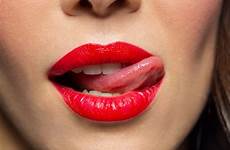 lips licks talking rossetto labbra rosso lipstick man acima lambe licked feche bordos batom cserepes lecca chiuda language wetting tipp