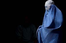 burqa burka afghan afghane afp interdit aref karimi ministers interdiction partielle reportedly clad herat oriente allemagne refugees isis afd antrag