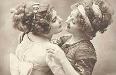 lesbian couples victorian vintage lesbians women era photographs edwardian romantic queer ladies 1900s secret beauty couple paris proud 1900 hairstyles