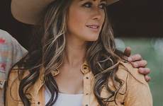 outfits country cowgirl fashion women cowboy western style outfit girls hair estilo rodeo casual curly beautiful cowgirls styles girl uploaded