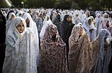 veils muslim islam muslims wear religious do why women chador head dress face cloak length convert large kind another robe