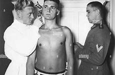 medical examination soldier alamy stock 1935