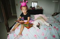 bulldog lola bed photography demilked leimbach bambina sorellina toccanti monsta ate huh