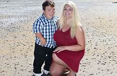 woman man dwarfism married who family her has