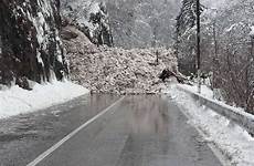 valanghe notte valanga ilgazzettino montagna strada domani chiusi sepolte paesi metri isolati dolomiti passi venete alpi sulle maltempo frane emergenza