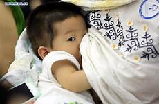 breastfeeding china baby beijing week cn percent lower rate than breastfeeds mall celebration activity mother during her chinadaily