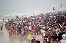 crowded ignored publicity revelers fla recorded where