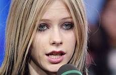 lavigne avril 2004 mtv trl gyllenhaal jake women appears stage total request beauty during live iconic