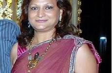 aunty real life saree navel fleshy desi show hip pink low aunties coloured blouse sleeveless pic indian