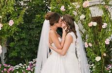 lesbian wedding kiss couples brides kissing felicity two bride couple lgbt alanna fenton esquinas cute dream lesbians dresses women weddings