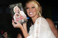 jenna jameson star book party make arrives author release film adult avalon 2004 august york city her