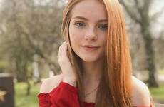 rousse fille roux cheveux rousses jolie yeux couleur