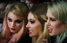 vampire fangs trucco vampires vampira lenses fanpage find realizzarlo macdiarmid fda