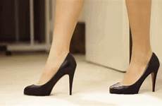 heels gif high feet gifs woman shoes walking heel animated wear big foot too walk sex moving celebrities know giphy