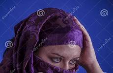 intens voile visage traditionnel arabe fronte