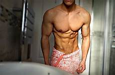 shower flexing after physique