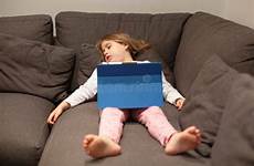 couch regla evitar visuales confinamiento expertos películas vean recomiendan menores ansia medicalfacts