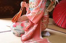jepang baju kimono adat kyoto tradisional festivals pakaian karya seni khas perbedaannya kenali furisode menawan anggun xpats matcha
