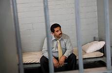 jail prigione contemplating felonies uomo criminale bloccato murder cella siede sudden crime commonly questions pinsel daniels