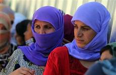 yazidis irak siria esclavas yazidi isis iraq libano eran sexuales liberan kurdos devuelven liberados