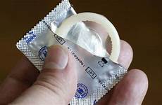 condom condoms sperm camisinha contraceptive mode netdoctor contraception bareback intercourse explains addict stealthing coil deveria coisas chilled often