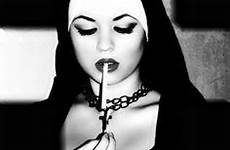 smoking nuns religieuse list catholique femmes satan religions simplement beauté ainsi messe fument travers noire loustal soit cigarmonkeys blasphemy