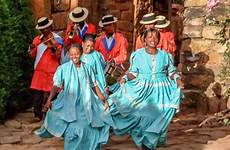 madagascar antananarivo song goway travel stands africa afktravel tourists