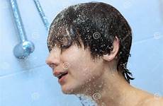 bathing dusche junge douche jongen onder badet bagna acquazzone ragazzo baden