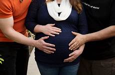 surrogacy surrogate globalnews utero uomini considerati genitori affitto biologici eyes
