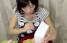 noodles yakisoba japanese woman yuka kinoshita her giant demolishes eight pounds minutes bowl food petite three appear mayonnaise packets poured