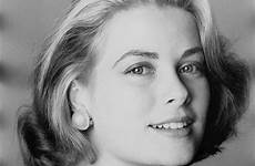 grace kelly vogue wedding prince pearl princess rainier monaco style actresses irving penn hollywood age earring beauty gold water classic
