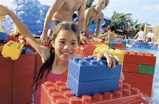 gardaland park water legoland lego bambina mattoncini con beach party