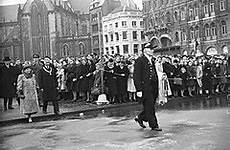 wilhelmina 1947 aankomst hijsen vlag koningin bestanddeelnr 2850