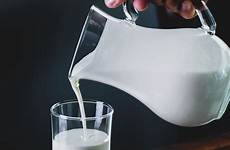 latte intero bicchiere assolatte versato scremato parzialmente scegliere