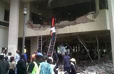 un bomb building nigeria blast abuja dozens injured dead killed