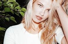 hailey clauson sports illustrated look going beauty intothegloss swimsuit