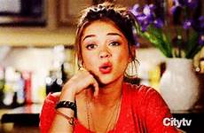 gif sarah hyland sassy gifs buzzfeed actress tumblr funny most name bloody mess deadly tap play giphy buzzie emmys lol