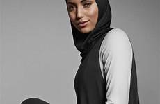 hijab athletes sportswear islamic modest covering olahraga reveals pakaian athletic hijabi revealing muslimah wanita nytimes hijabista holes stretchy breathability pemilihan