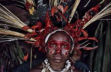 tribes guinea papua portraits disappearing primitive nelson jimmy perspective higher stunning around spectacular petapixel photogallery photographs goroka photographer people choose