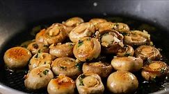 【1mintips】你平常炒蘑菇，方法正確嗎？大廚不教的平底鍋秘訣，做出五星級蘑菇料理。健康食材，千萬不要浪費！