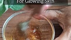 ✨ DIY Aloe Honey Sleeping Mask for Glowing Skin ✨ Ingredients: - Aloe vera - Honey Instructions: 1. Mix aloe vera and honey well. 2. Apply the mixture all over your face. 3. Wash off after 20 minutes or leave it on overnight for better results. Benefits: - Prevents skin breakouts - Hydrates the skin - Gives a glow to the skin Try this natural mask for radiant skin! 🌿 . Follow us for more details. . (Araah, AraahSkinMiracle, Araah Naturals, Araah Tips, DIYskincare, GlowingSkin, NaturalBeauty, Al