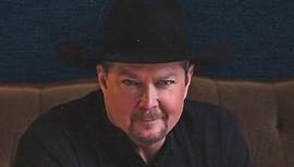 Tracy Lawrence Considers the ’Price of Fame‘ in Vol.2 of 30th Anniversary Album ’Hindsight 2020‘