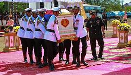 Opfer posthum befördert: Munitions-Explosion tötet 20 Soldaten im Kambodscha