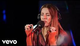 Ellie Goulding - Miracle in the Live Lounge