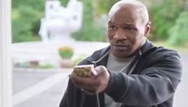 Mike Tyson gibt Holyfield sein Ohr zurück