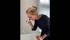 Nasendusche und Nasenspülung Anwendungsvideo - Tipps und Tricks von der HNO-Ärztin Dr. Weinzierl
