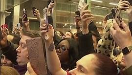 Alicia Key’s Shocks Fans At London St. Pancras With Surprise Performance