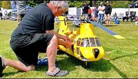 WOW !!! STUNNING !!! HUGE RC CHINOOK CH-113 ELECTRIC SCALE MODEL HELICOPTER / FLIGHT DEMONSTRATION