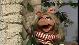 Muppet Show. Miss Piggy - Never on Sunday (s3e09)