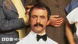 Andrew Sachs: Fawlty Towers' Manuel dies aged 86
